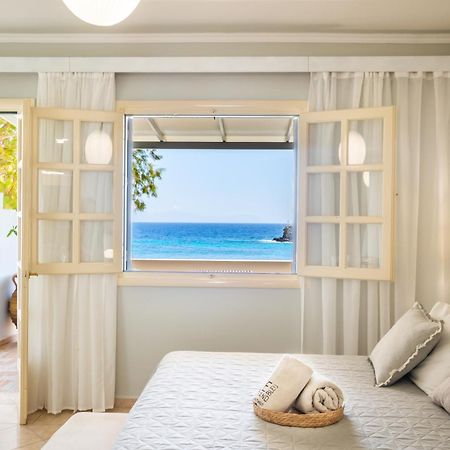 Le Grand Bleu Studios & Apartments Lefkos  Luaran gambar
