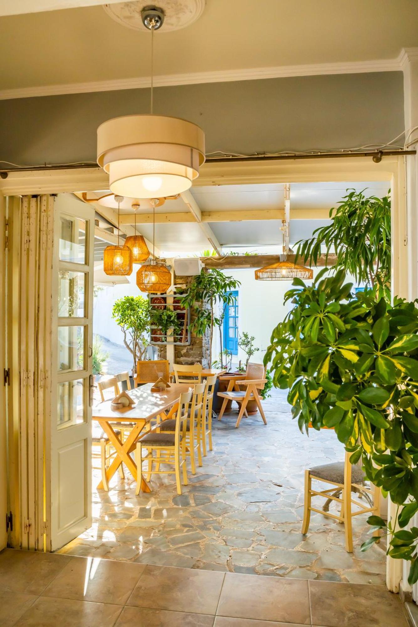 Le Grand Bleu Studios & Apartments Lefkos  Luaran gambar