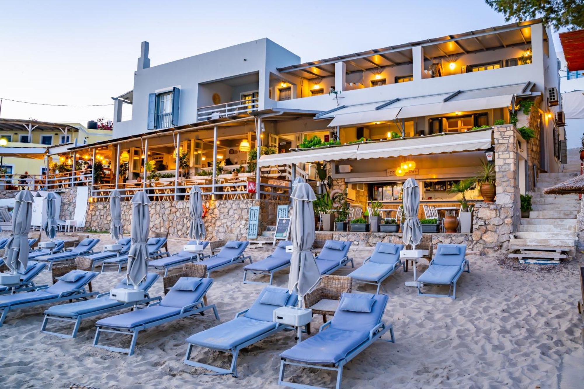 Le Grand Bleu Studios & Apartments Lefkos  Luaran gambar