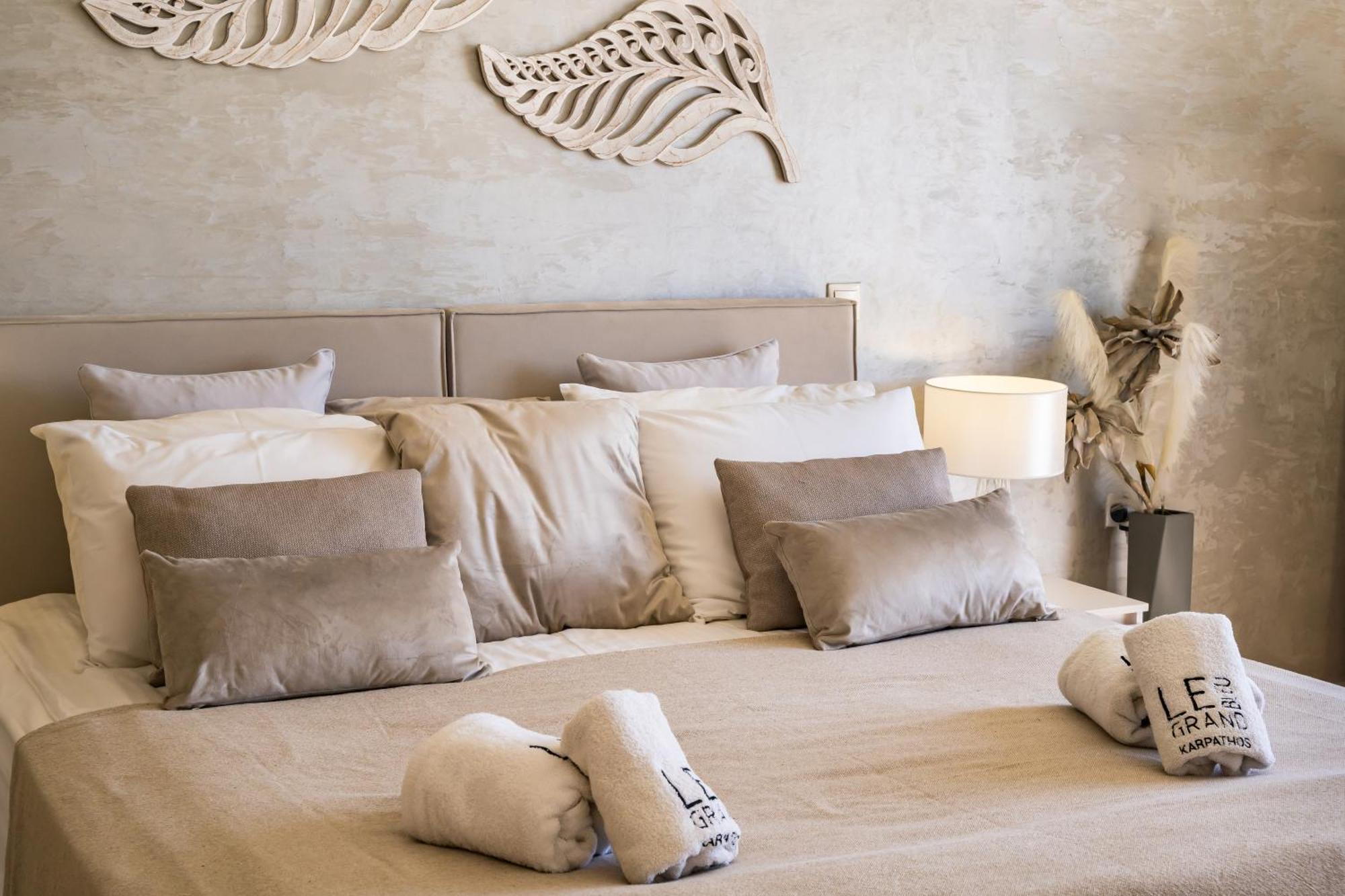 Le Grand Bleu Studios & Apartments Lefkos  Luaran gambar