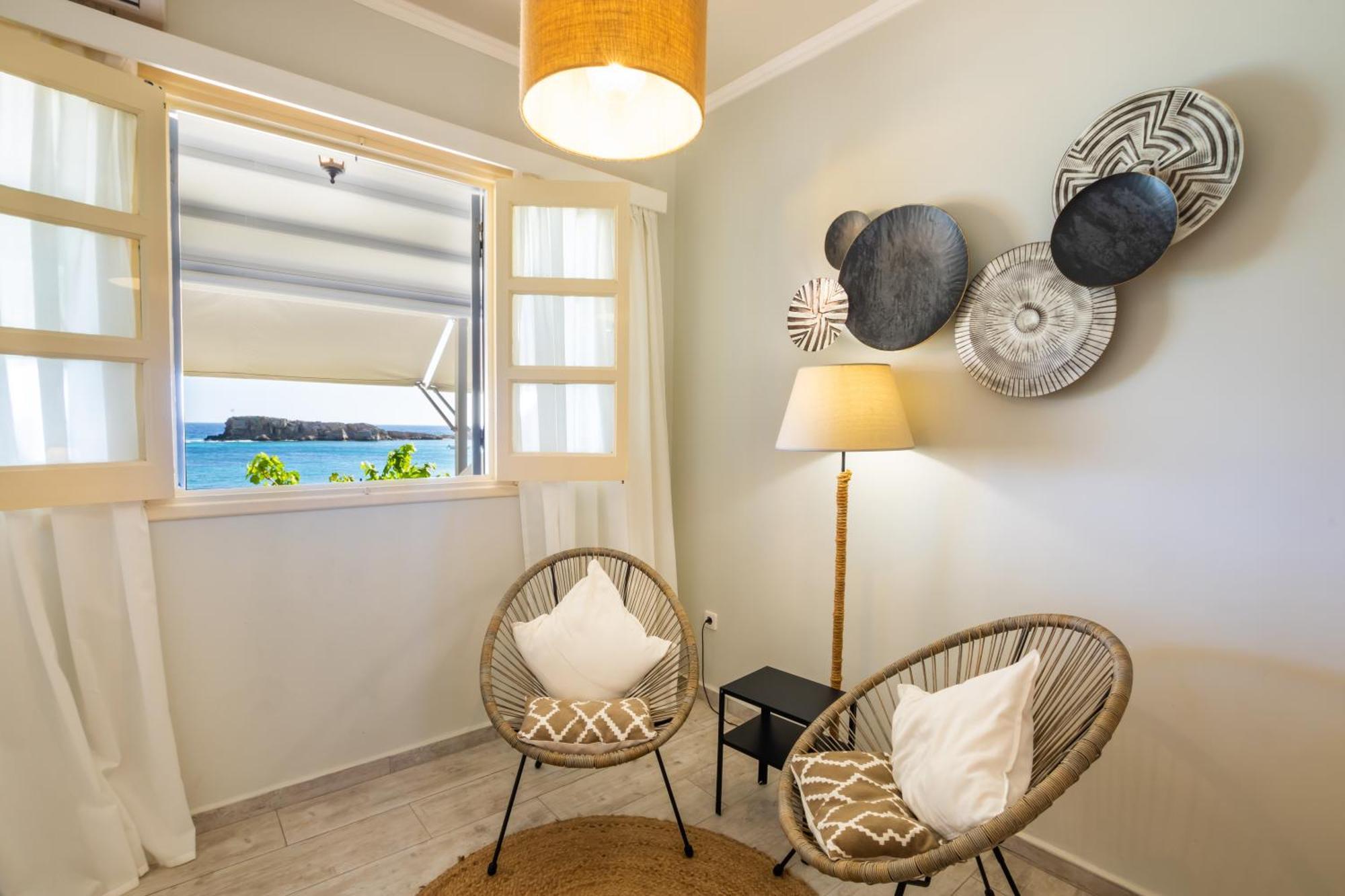 Le Grand Bleu Studios & Apartments Lefkos  Luaran gambar