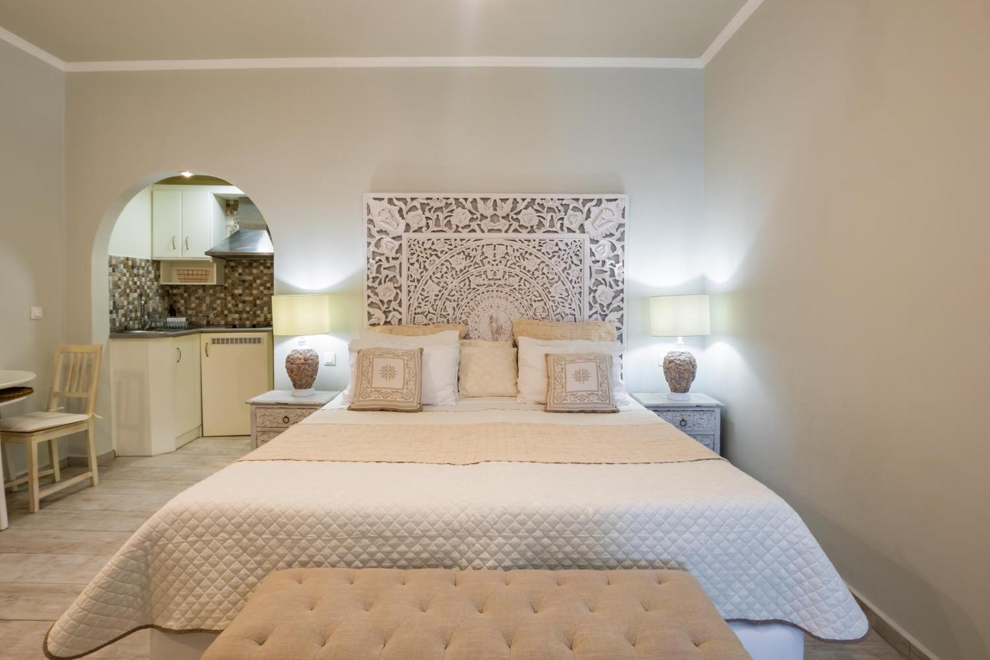 Le Grand Bleu Studios & Apartments Lefkos  Luaran gambar