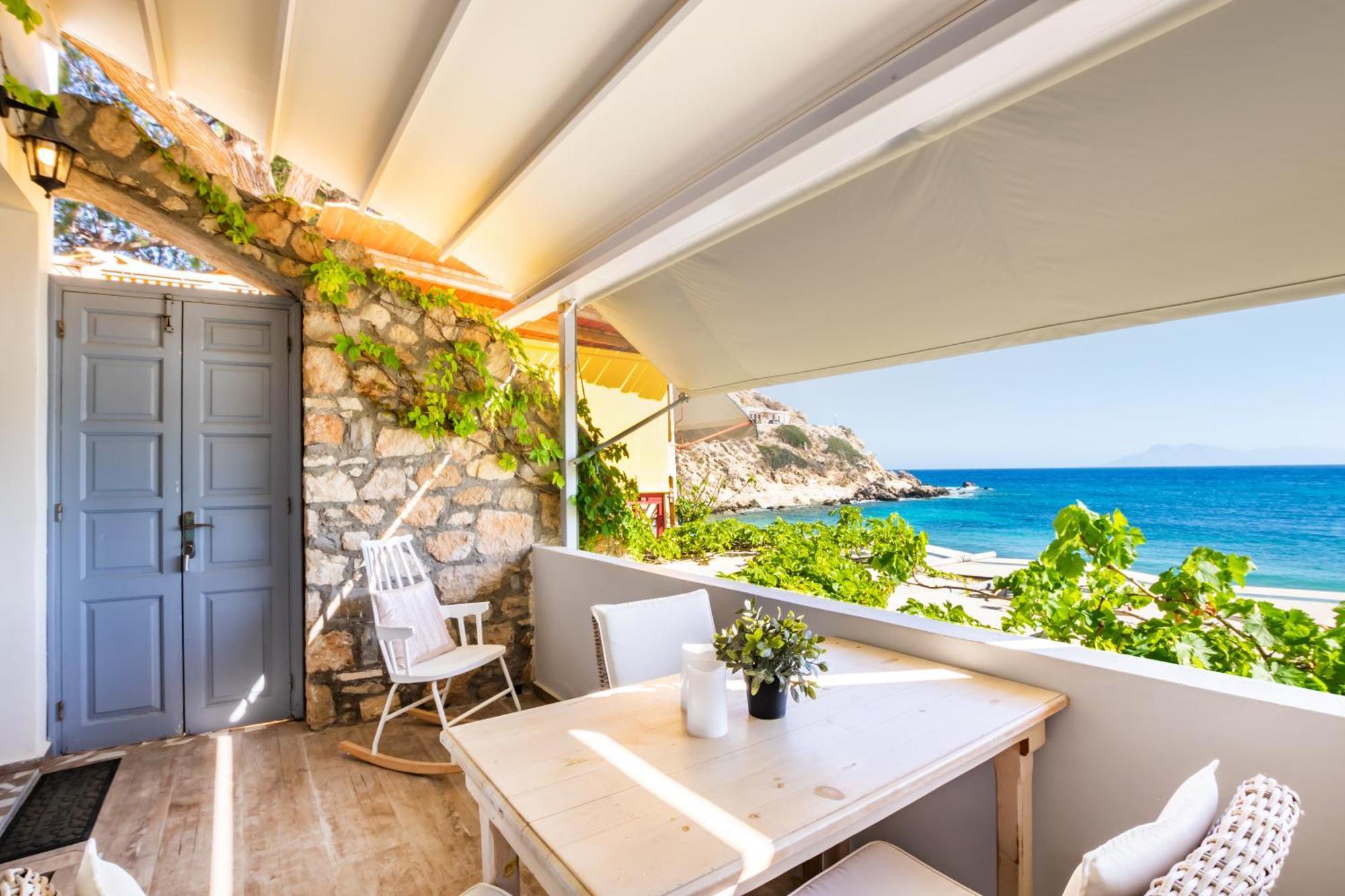 Le Grand Bleu Studios & Apartments Lefkos  Luaran gambar