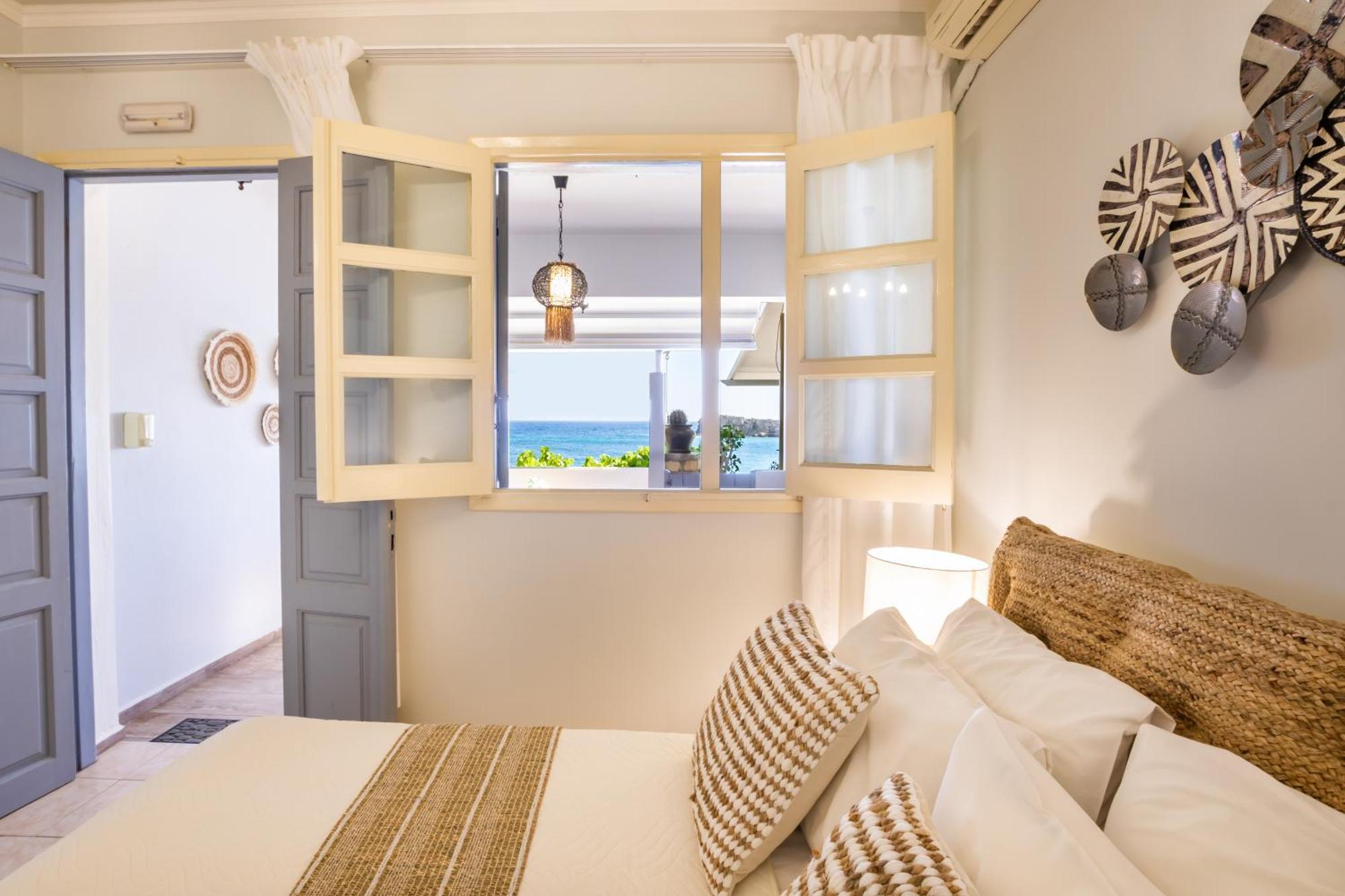 Le Grand Bleu Studios & Apartments Lefkos  Luaran gambar