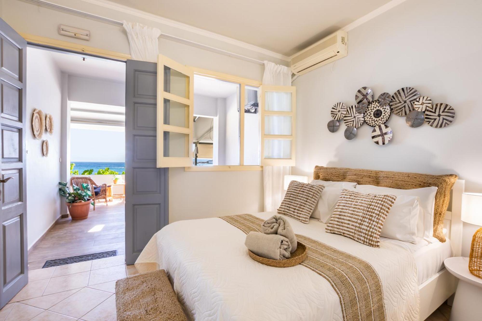 Le Grand Bleu Studios & Apartments Lefkos  Luaran gambar