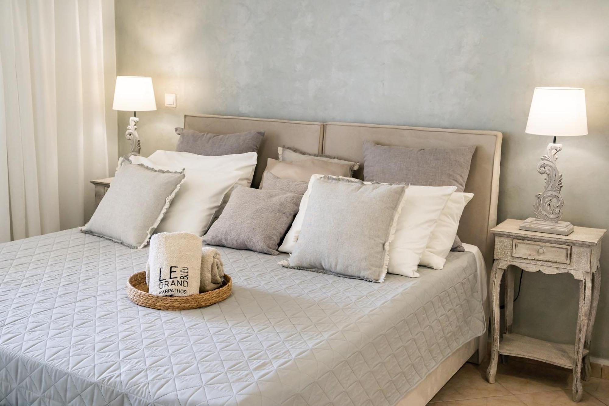Le Grand Bleu Studios & Apartments Lefkos  Luaran gambar