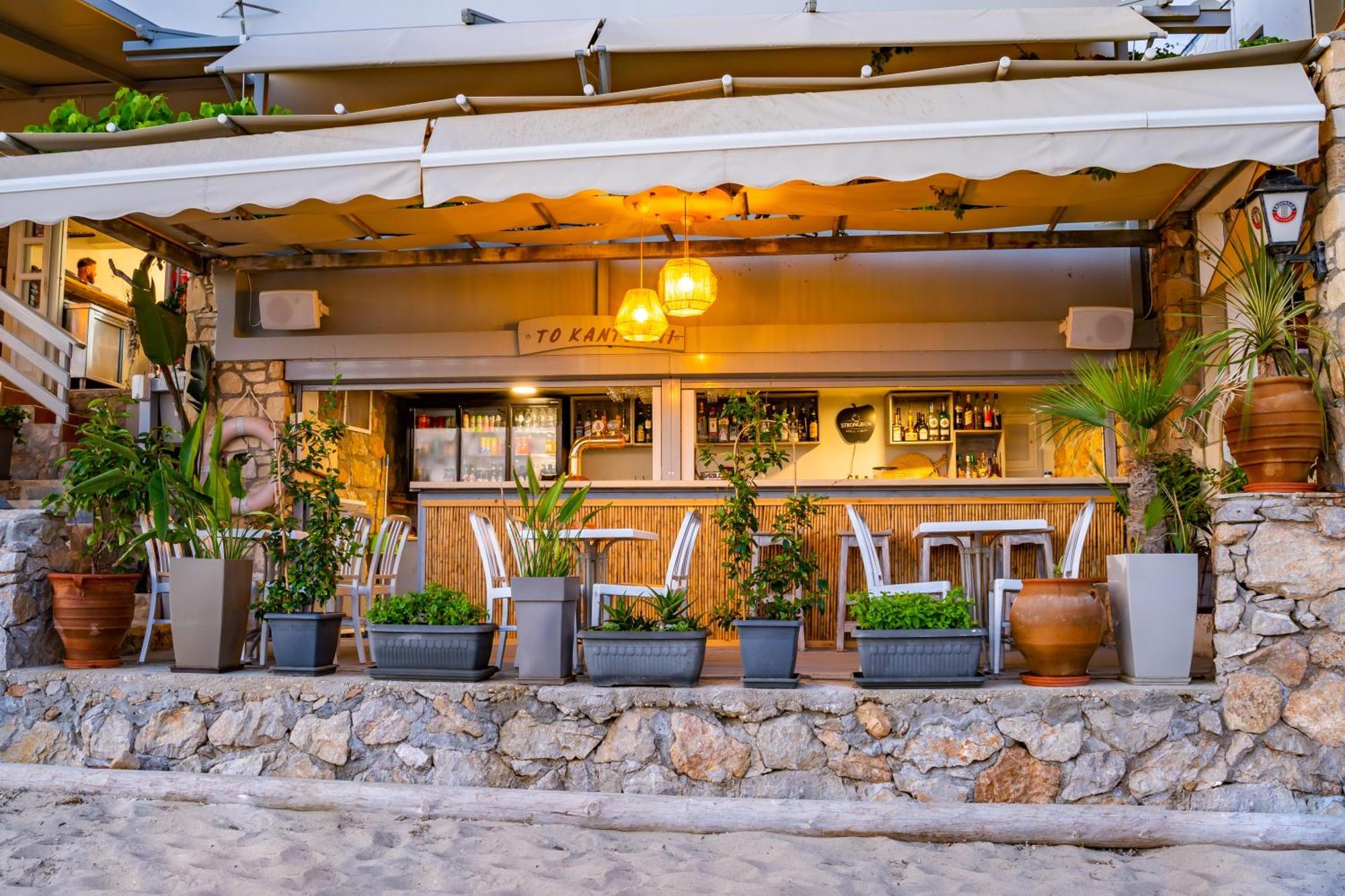 Le Grand Bleu Studios & Apartments Lefkos  Luaran gambar
