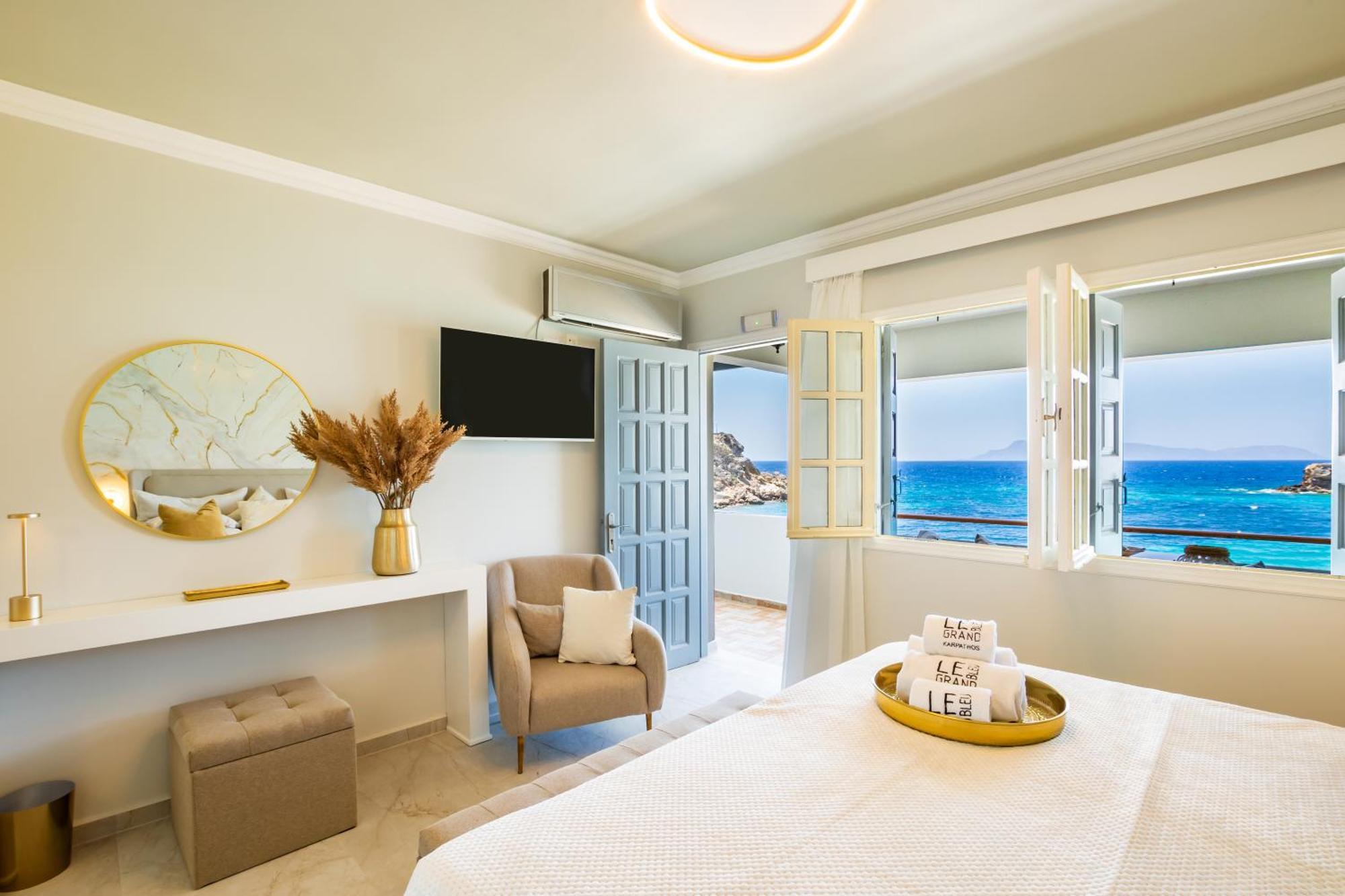 Le Grand Bleu Studios & Apartments Lefkos  Luaran gambar