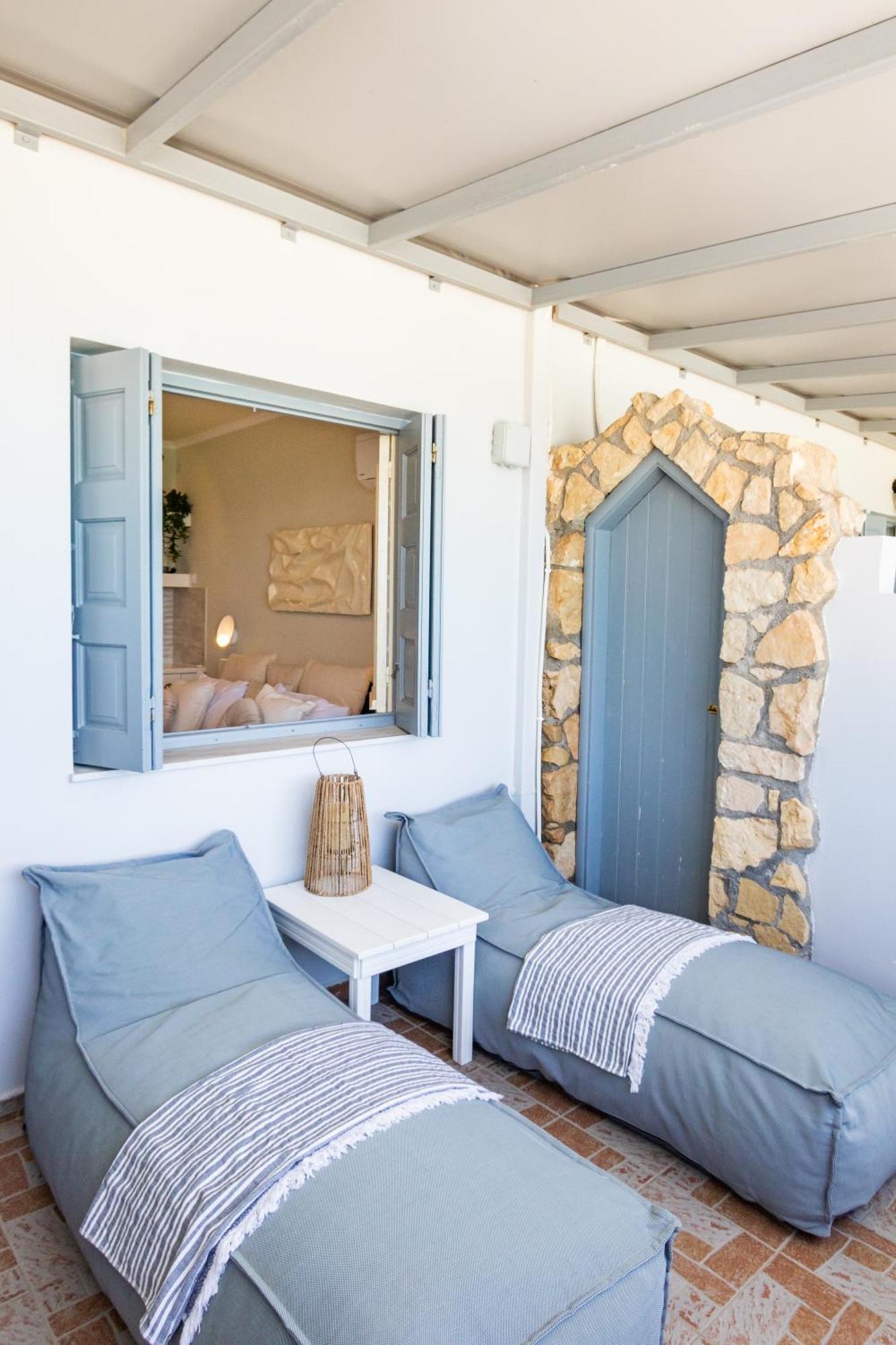Le Grand Bleu Studios & Apartments Lefkos  Bilik gambar