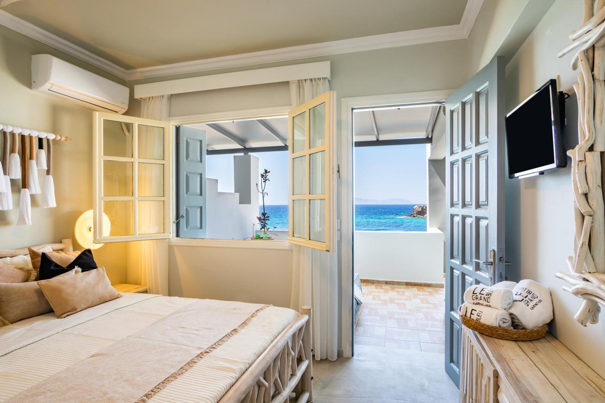 Le Grand Bleu Studios & Apartments Lefkos  Luaran gambar