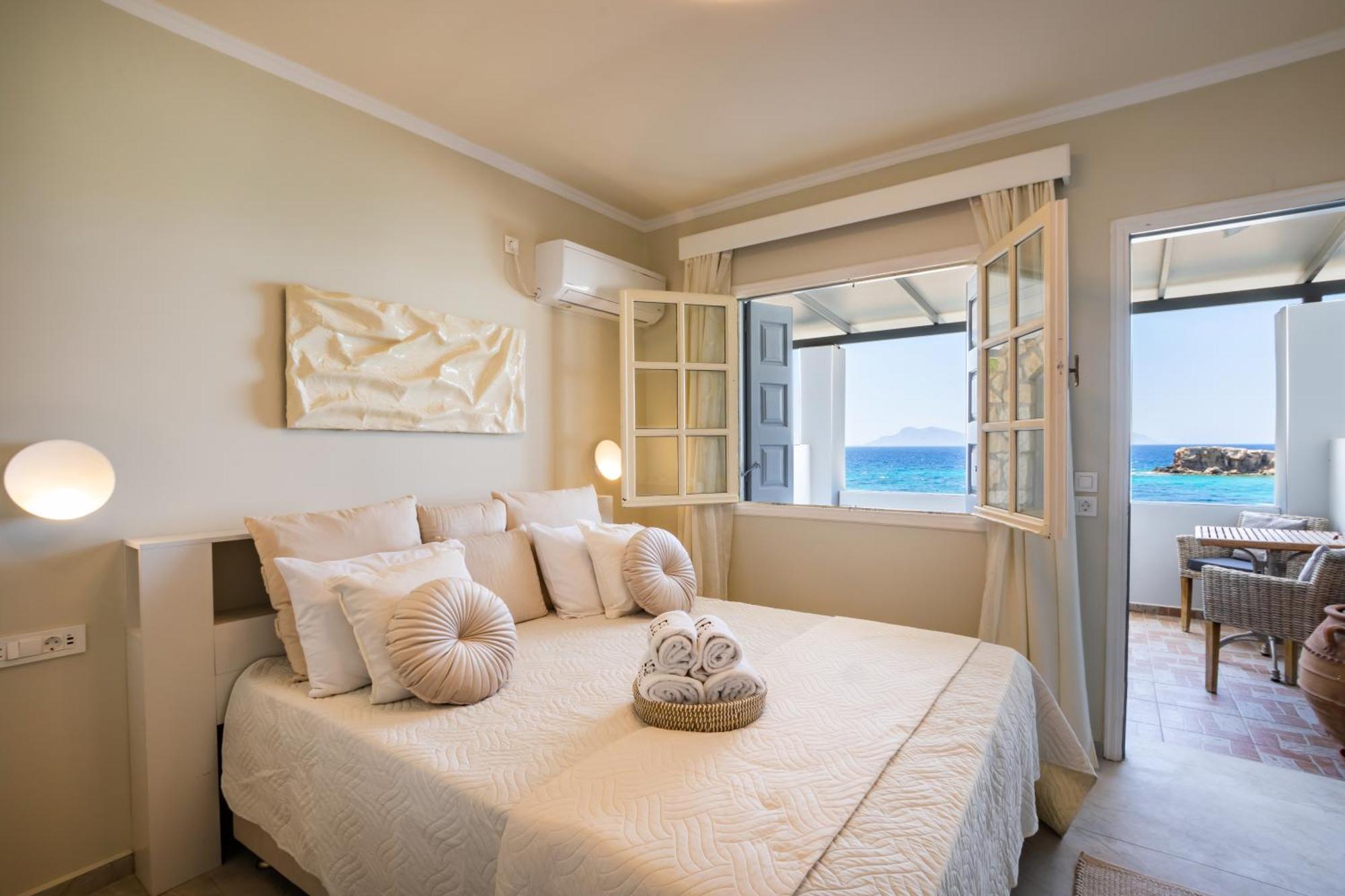 Le Grand Bleu Studios & Apartments Lefkos  Luaran gambar